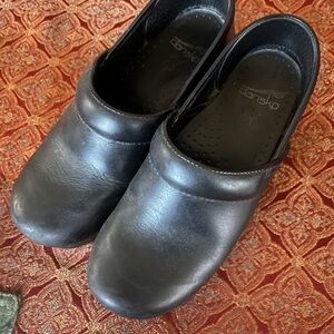 Dansko Black  Leather Clogs Sz 37